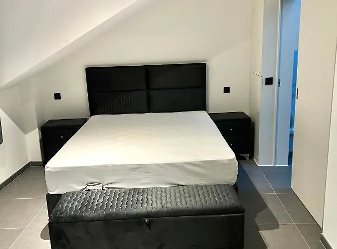 Апартаменты Brand-new In The Heart Of