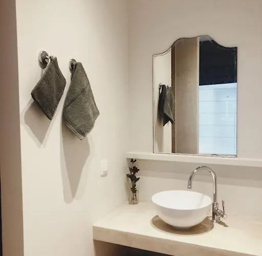 Comfortable Flat Close To Flagey Apartment