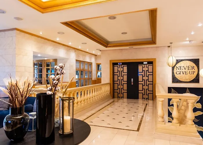 Le Chatelain Hotel 5*