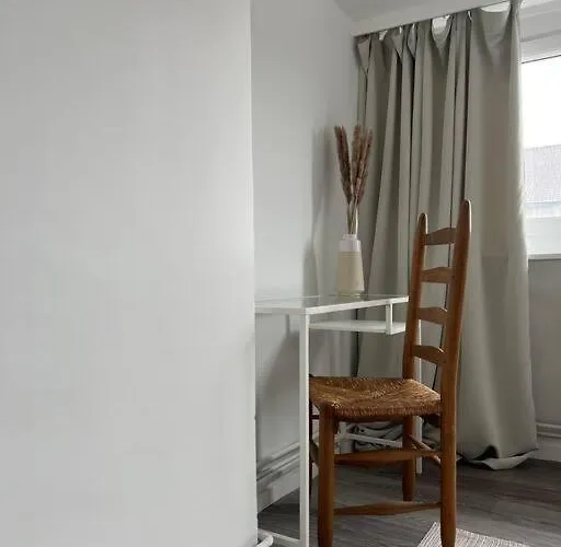 Lovely 2-bedroom Duplex W/ Balcony In Apartment *