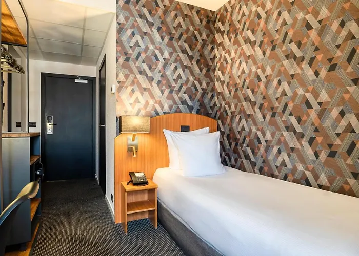 Aris Grand Place Hotel