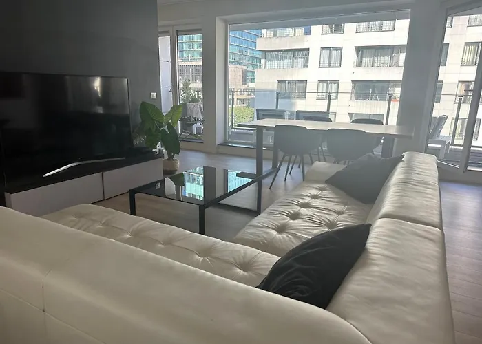 3 Bedroom In Center With Balcony View Appartement