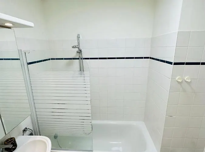 Urbanstay In Charming Sablon Apartment