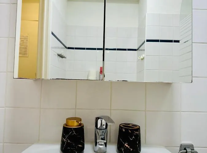 Urbanstay In Charming Sablon Apartment