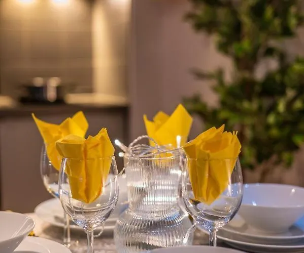 Sensational In Fantastic Location Apartment