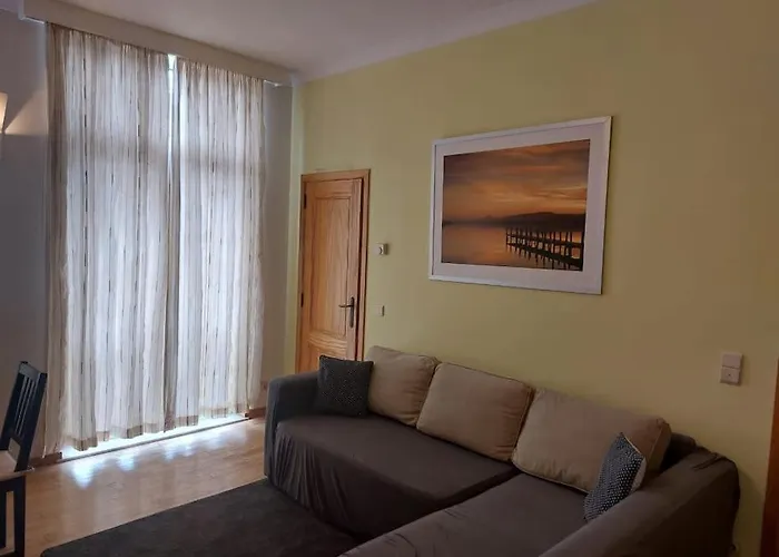 Charming 1-bedroom דירה *