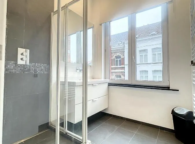 Elegant Flat Cinquantenaire