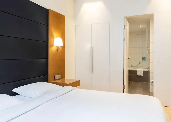 Aparthotel B-aparthotel Grand Place 4*