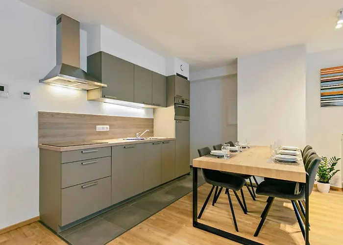 Furnished 2 Bedroom In Center Apartamento