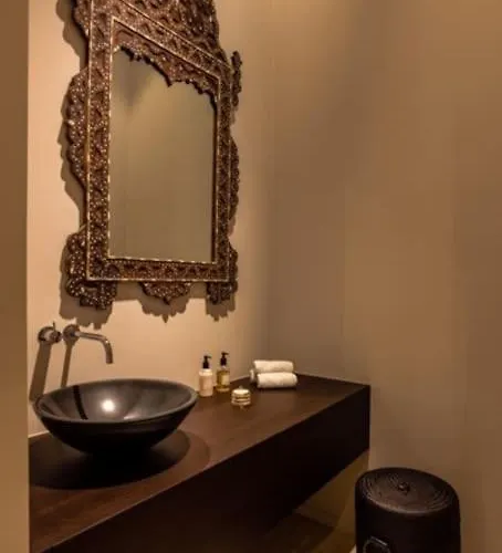 1000m2 With Indoor Pool *