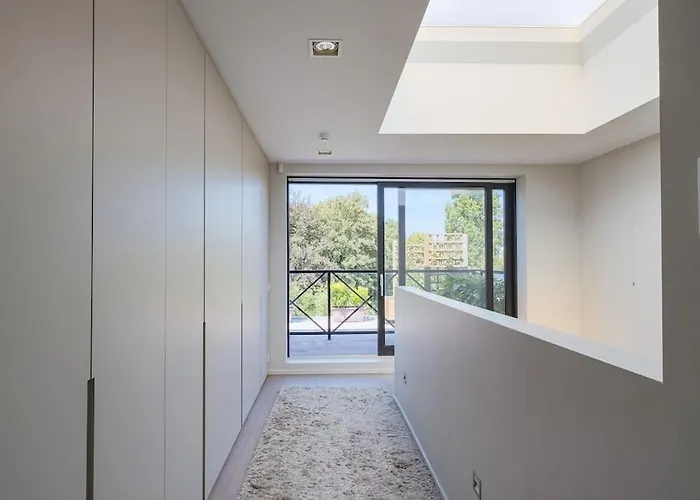 1000m2 With Indoor Pool Villa Brüssel