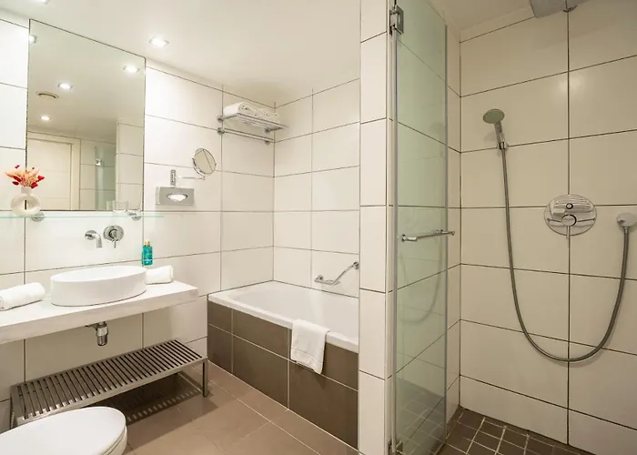 B-aparthotel Grand Place 4*