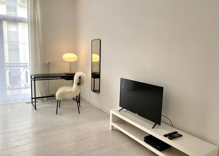 Wit Ii, Near Metro, Train N7670 *