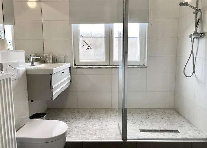 Apartment Wit Ii, Near Metro, Train N7670 *