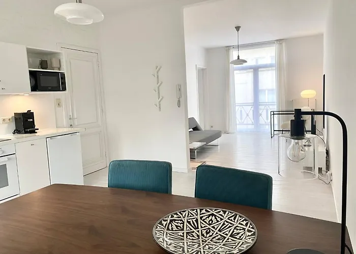 Wit Ii, Near Metro, Train N7670 *