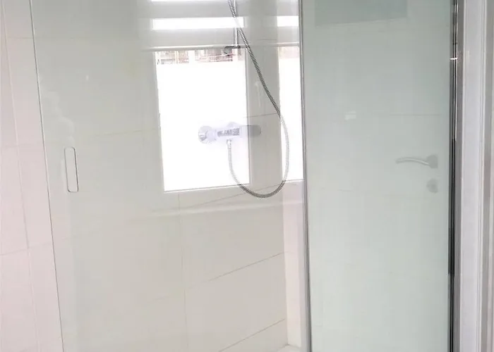 Almost White, Near Train, Metro N7688 * Bruxelas