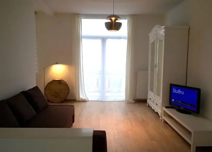 Almost White, Near Train, Metro N7688 *