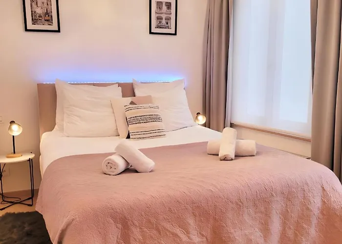 Lägenhet Grand Sablon Stylish Center *