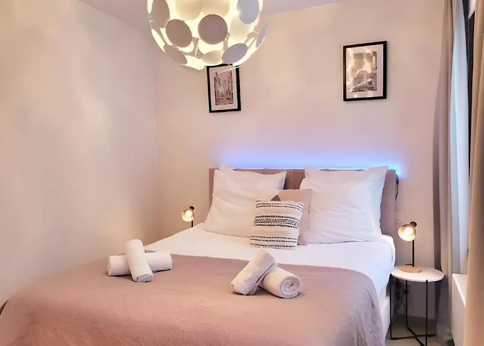 Apartment Grand Sablon Stylish Center