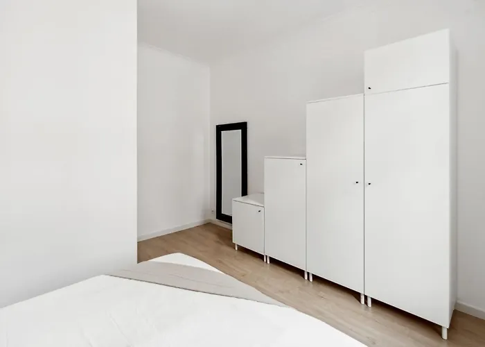 Degroux 82 - Self Check In By Homenhancement *