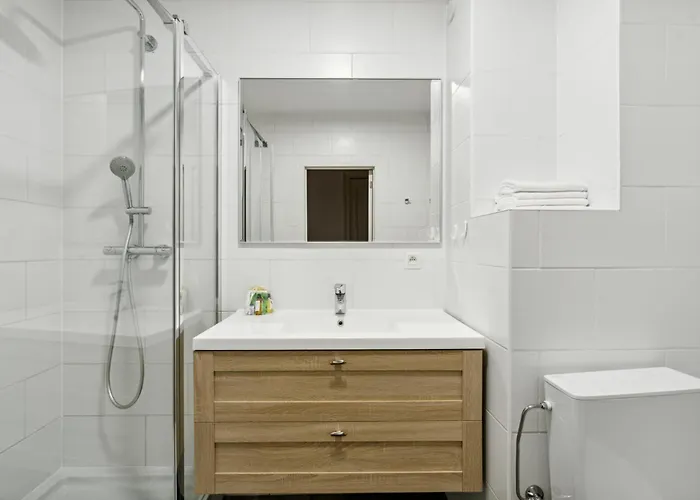 Degroux 82 - Self Check In By Homenhancement *