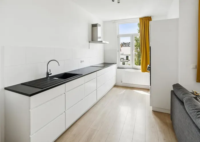 Degroux 82 - Self Check In By Homenhancement