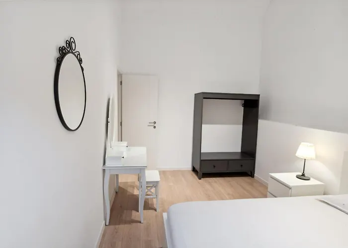 Degroux 82 - Self Check In By Homenhancement