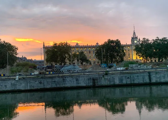 ספינת מלון Edouard Boat