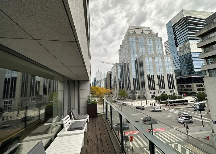 3 Bedroom In Center With Balcony View *