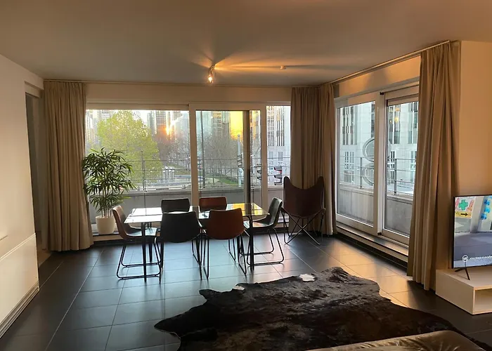 Appartamento In Heart Of With Balcony View