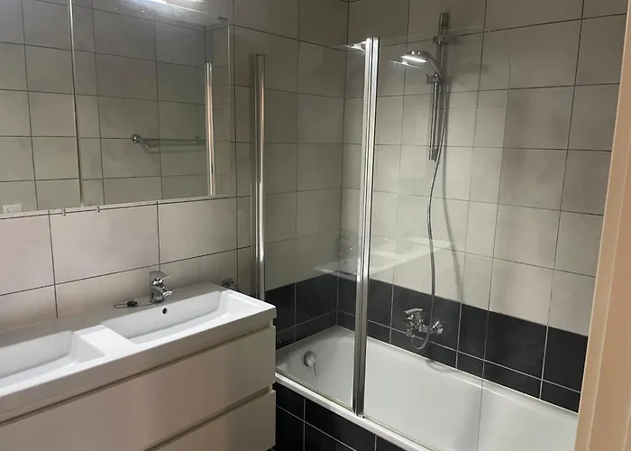 Apartment In Heart Of With Balcony View *