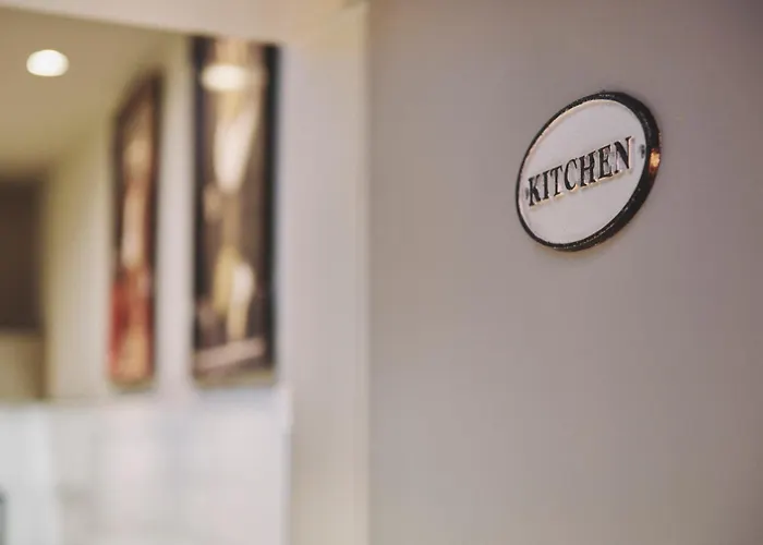 The Legacy By 2go4 Center Hostel *