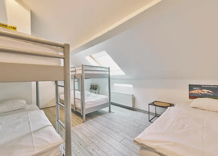 Hostel The Legacy By 2go4 Center