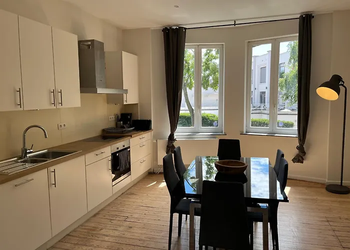 Διαμέρισμα Uccle Chic Flat