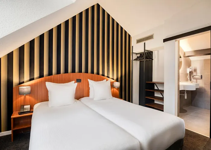 Aris Grand Place Hotel 3*