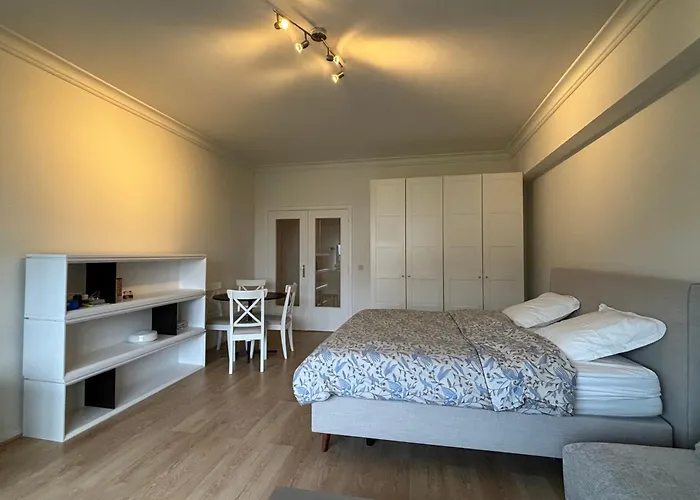 Winston Churchill Apartment *