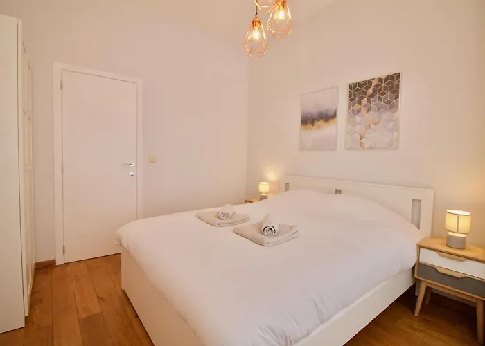 Heart Of Grand Place - Stunning 3br Triplex