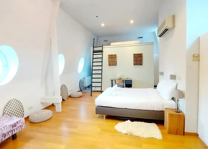 New Stylish Grand Place Center Duplex 아파트