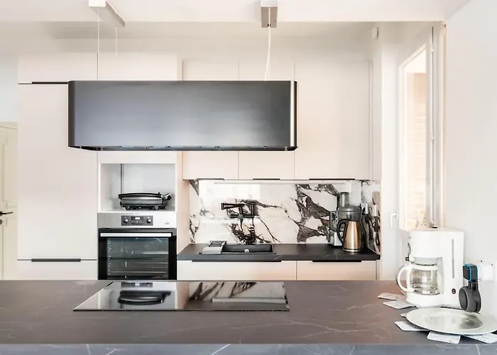 European Heart 2-bedroom Flat. Брюссель