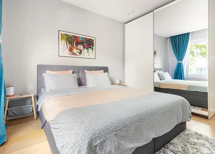 Апартаменты European Heart 2-bedroom Flat.