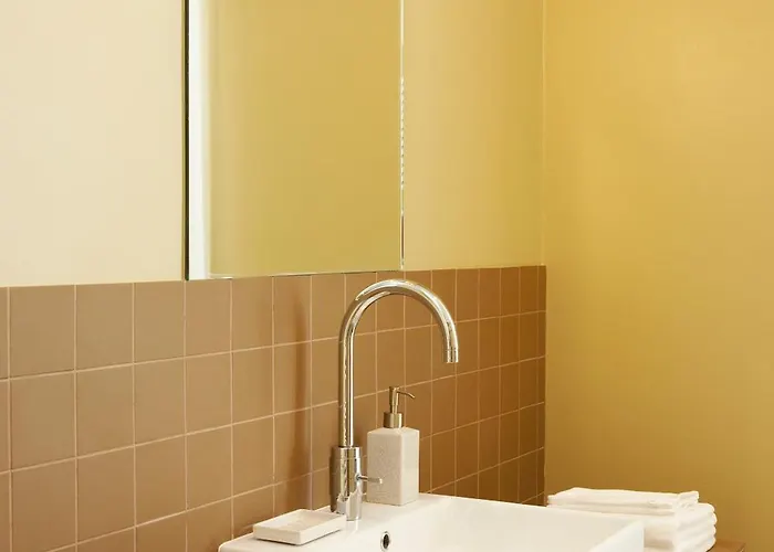 Le Vaudeville Bed & Breakfast 3*