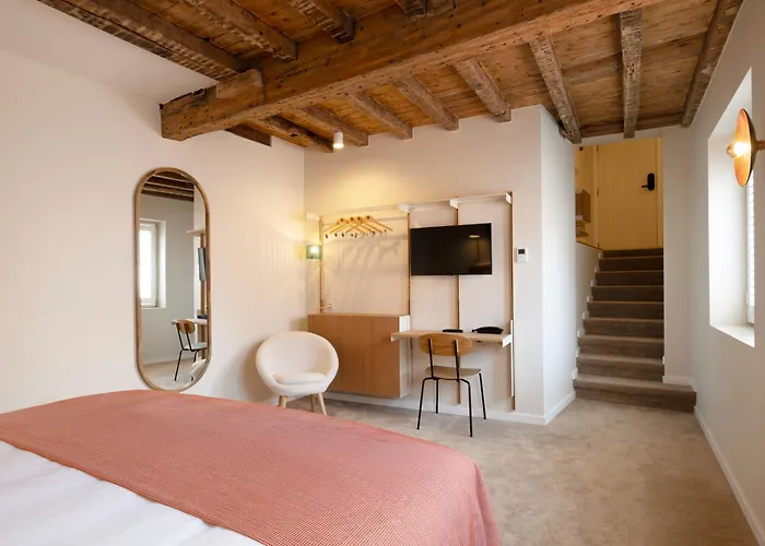 Made In Catherine Hotel