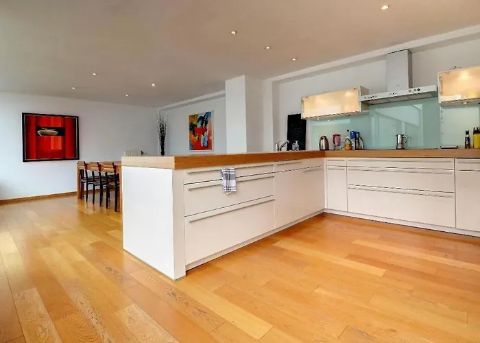 Apartment Down Town Spacious Duplex With Private Parking & Game Brüssel