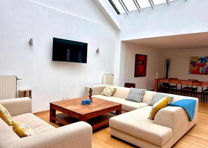 Lejlighed Down Town Spacious Duplex With Private Parking & Game *