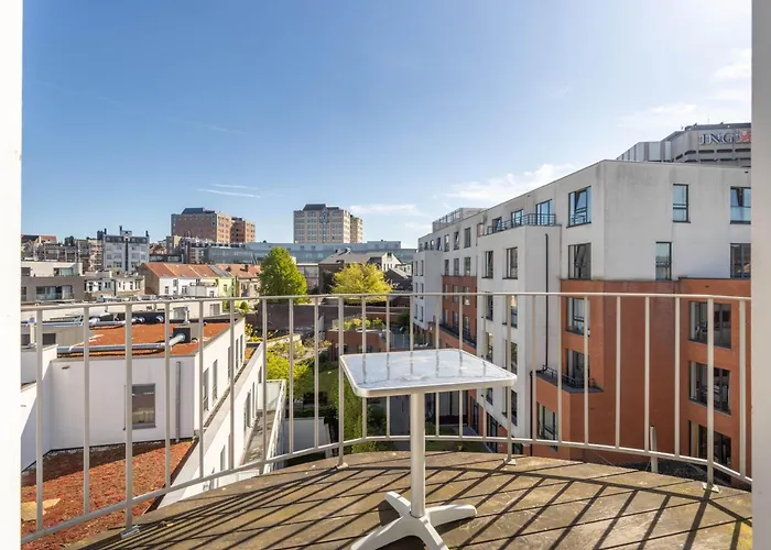 Elegance Cinquantenaire 公寓 *