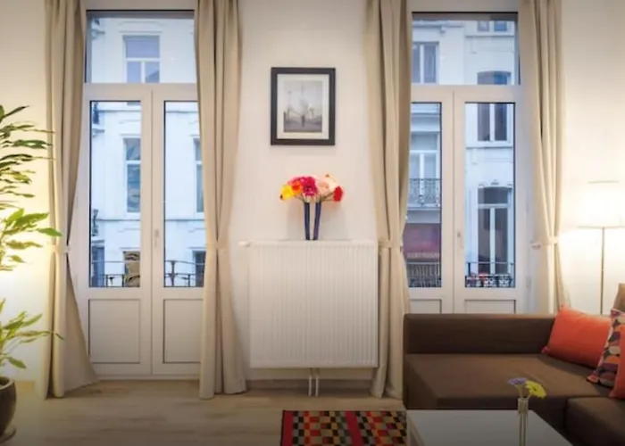 Apartment - Steps Grand Place - Local Vibrant Neighbourhood *