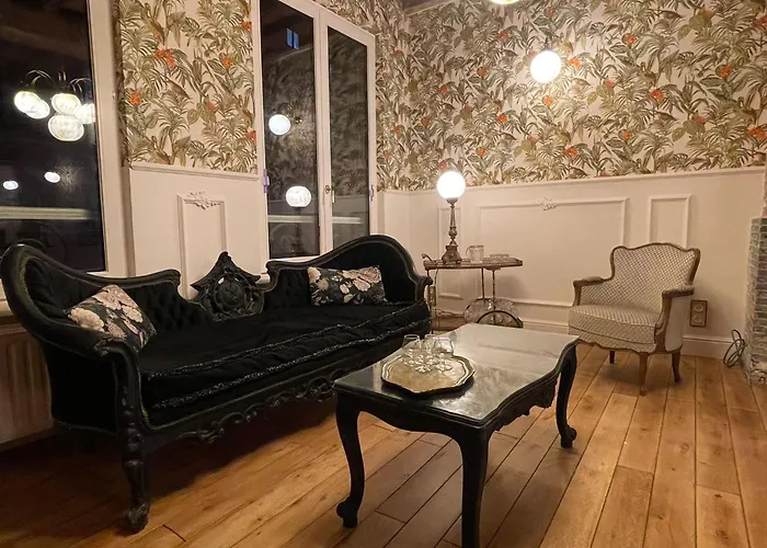 La Petite Foret Art Deco In *