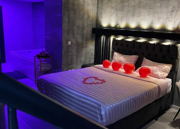 Апартаменты Jungle Romantic - Private Jacuzzi - *