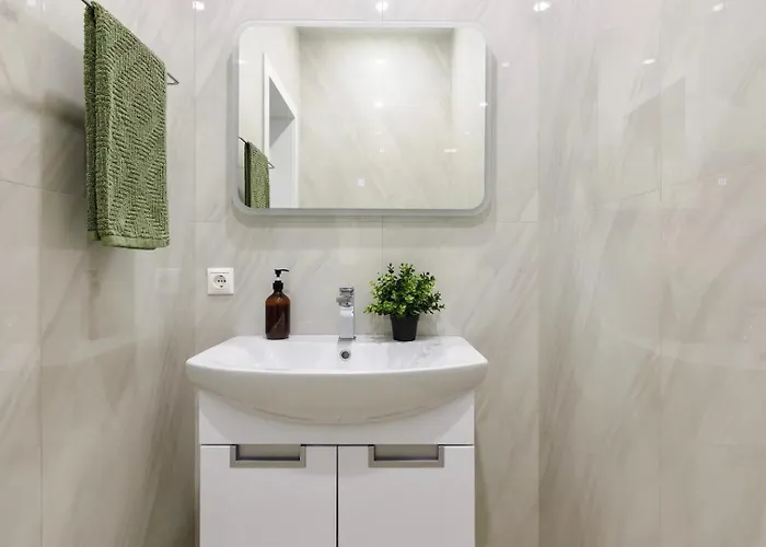 Chaussee De Wavre Family App's *