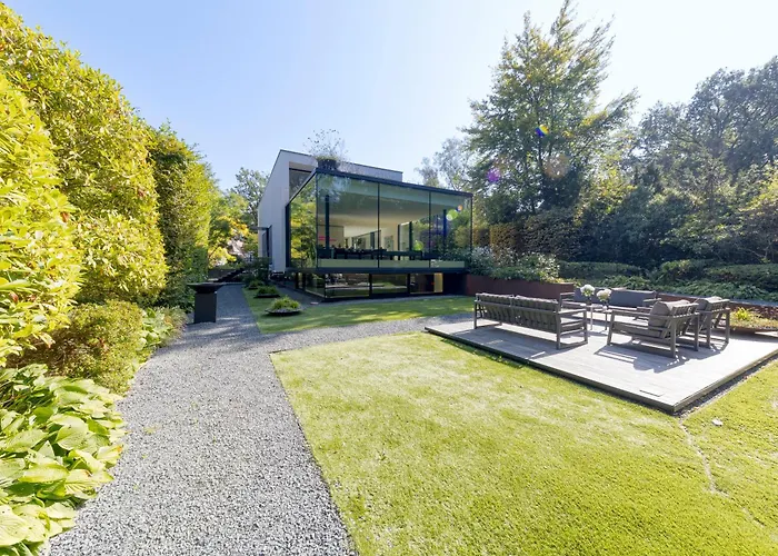 Luxurious 1000m2 With Garden And Pool